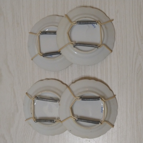 Vintage Pair of 4 Small Floral Decorative Plates with Gold Trim Made In Japan - Picture 2 of 2